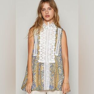 NWOT Floral Mock Neck Sleeveless Printed Woven Blouse in Blue Multi